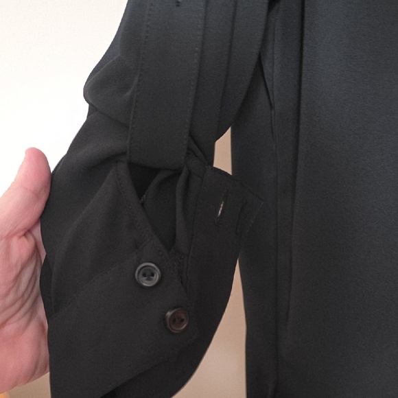 The Limited Elegant Black Blouse - Picture 3 of 6